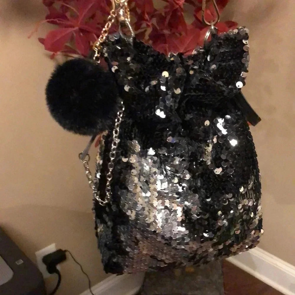 Black Sequin Cinch Bucket Bag Small Purse in Great Condition Vintage w/ Charm - Picture 6 of 16